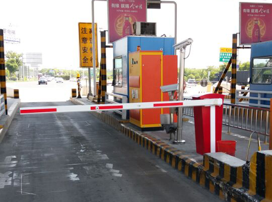 車(chē)牌識(shí)別道閘一體機(jī)江蘇淮安南收費(fèi)站試用行